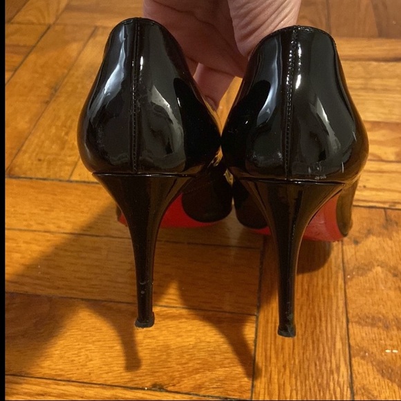 Louboutin pointy toe pump size 8/ 38 - Picture 12 of 12